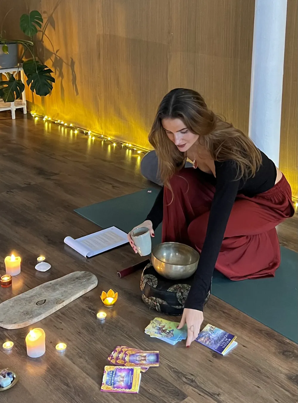 Mirthe begeleidt een cacaoceremonie